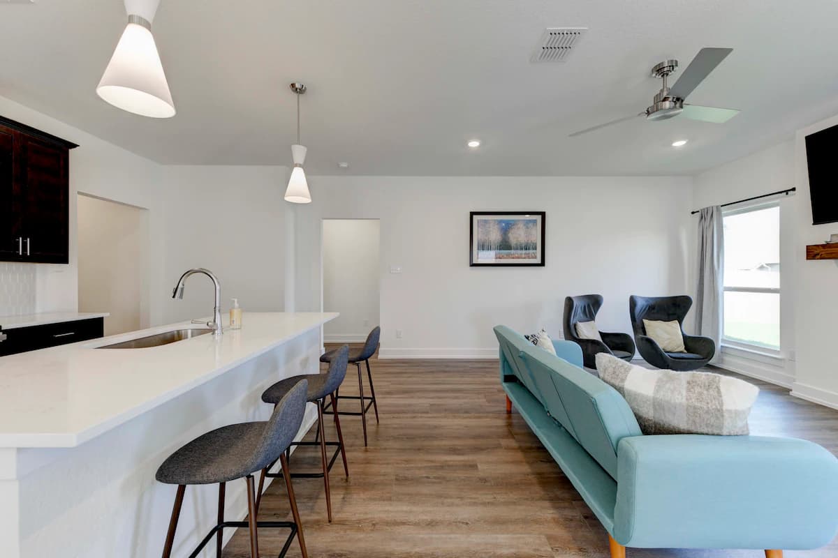 4-bedroom furnished rental in Lorena