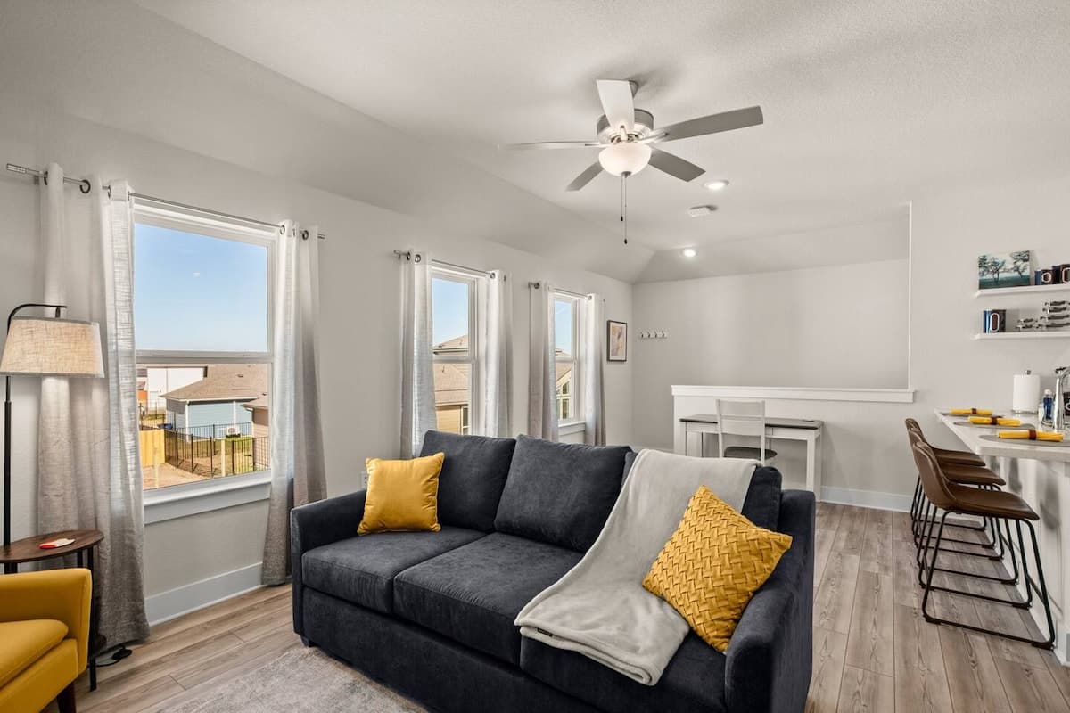 1-bedroom furnished rental in Austin